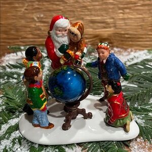 NIB Dept 56 Snow Village Santa Comes To Town Figurine Retired #55015